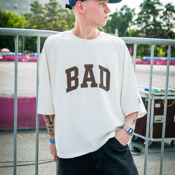 Футболка THE BAD FRIENDS "BAD" raglan 260гр экрю/шоколадный