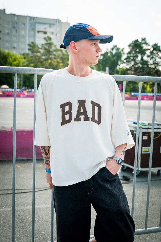 Футболка THE BAD FRIENDS "BAD" raglan 260гр экрю/шоколадный