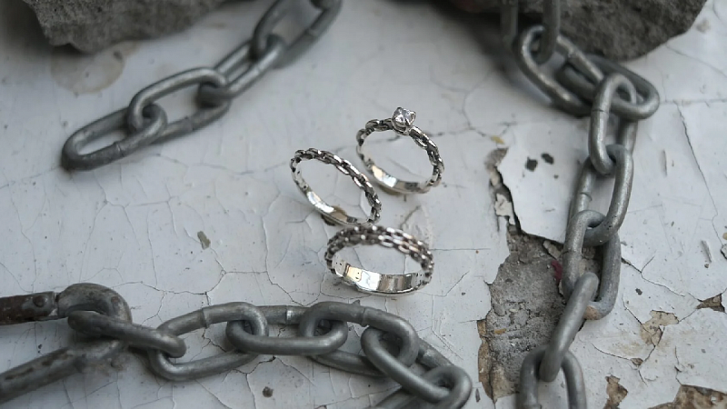 Кольцо помолвочное Kate Snap "Цепь" фианит