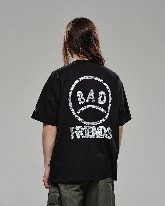 Футболка THE BAD FRIENDS "Панельки" 240гр черный
