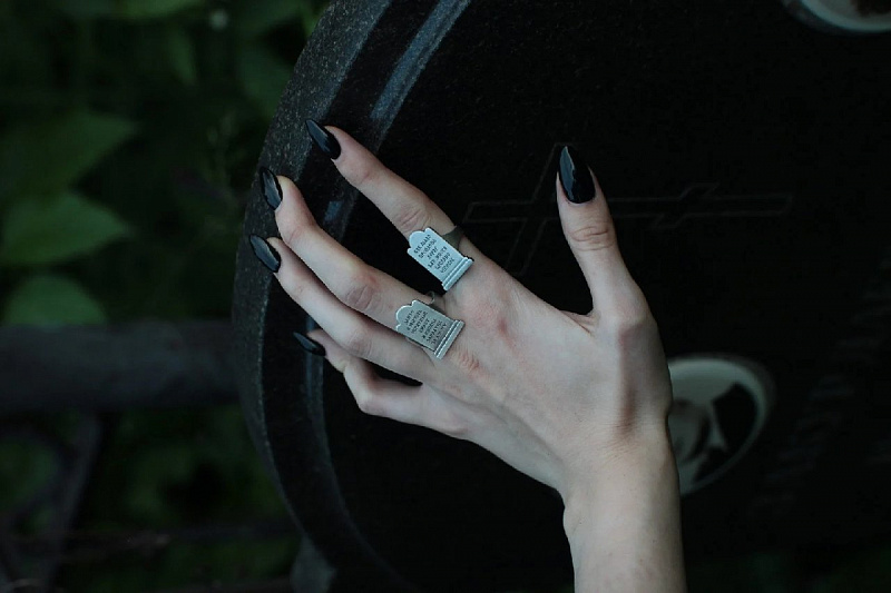 Кольцо Kate Snap "Надгробие" глянц Как мало пройдено...