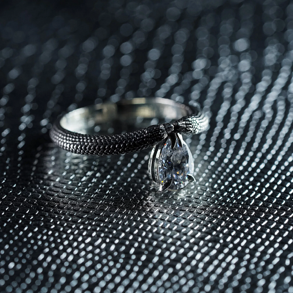 Кольцо Kate Snap "Змеи c одним камнем" фианит