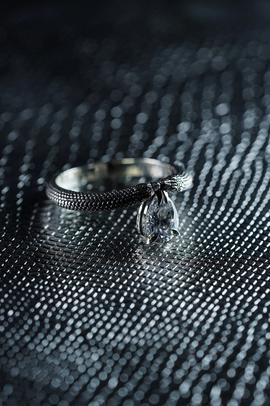 Кольцо Kate Snap "Змеи c одним камнем" фианит