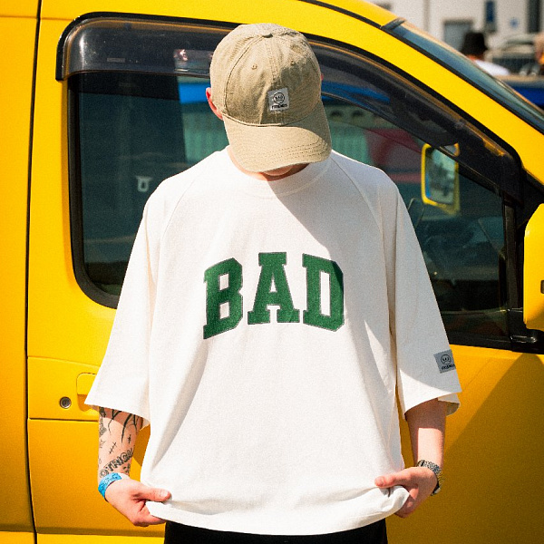 Футболка THE BAD FRIENDS "BAD" raglan 260гр экрю/зеленый
